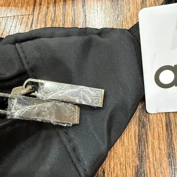 Alo Explorer Fanny Pack brand new - Picture 2 of 3